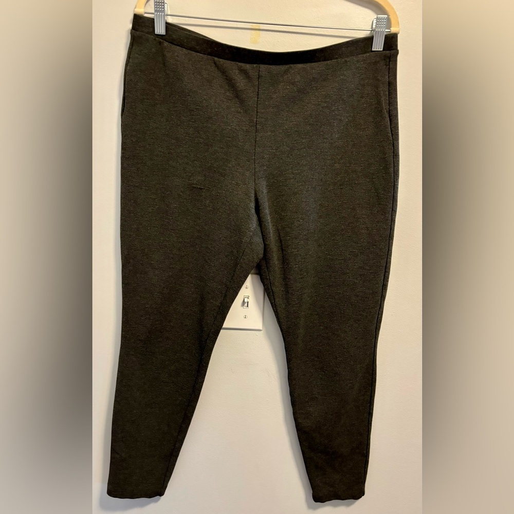 Chico's women polyester blend fabulously Slimming ankle pants gray size 2 Large